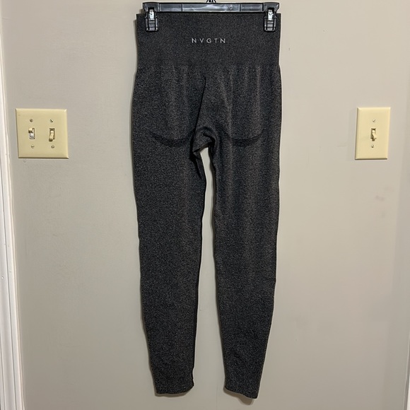 NVGTN Contour Solid Seamless Leggings - Picture 4 of 4